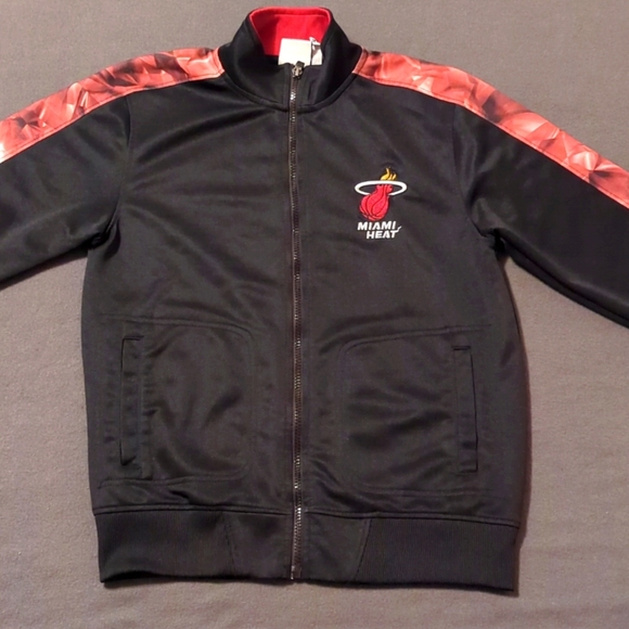 Miami Heat boys zip up jacket - Picture 3 of 12